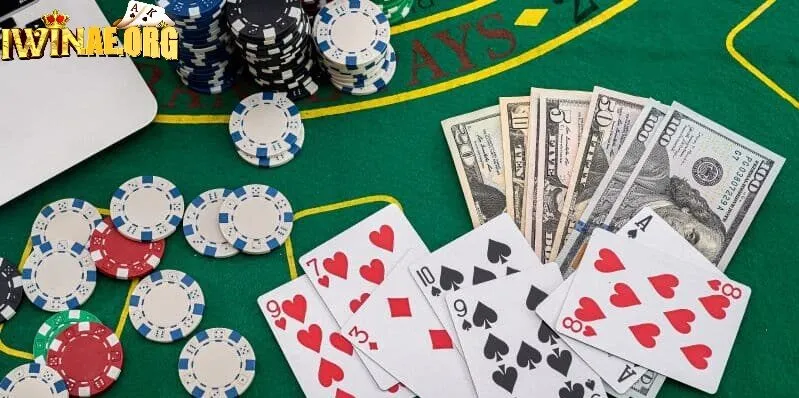 Chơi Poker Iwin Ăn Tiền Thật